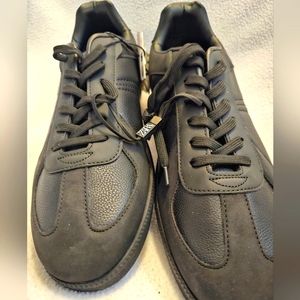 Men's athletic shoes
